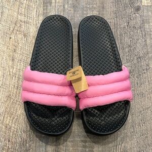 PINK Victoria's Secret Pink Puffer Slide Sandals with Black Footbed Size Large